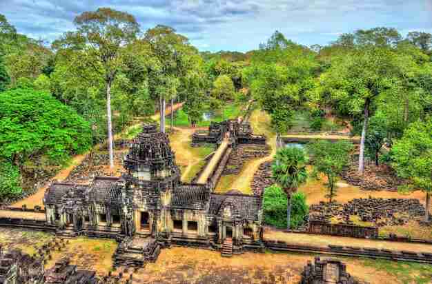 PATAGE EN GROUP ANGKOR THOM-ANGKOR WAT-TAPROM